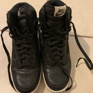 Women’s Nike sky high sneakers